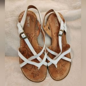 Sz 9 White Leather Born Sandals